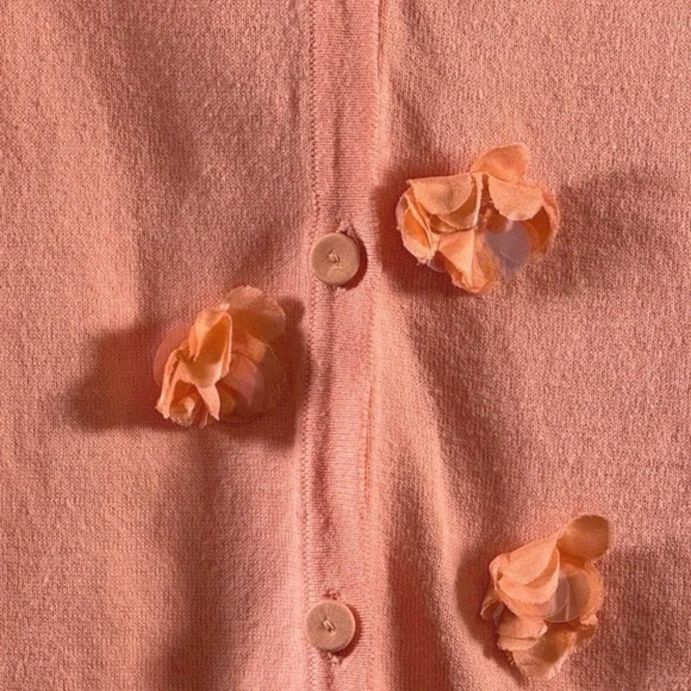 Ann‎ Taylor Loft Peach Coral Cotton 3D Floral Applique V-Neck Cardigan L 79-07 - Picture 9 of 13